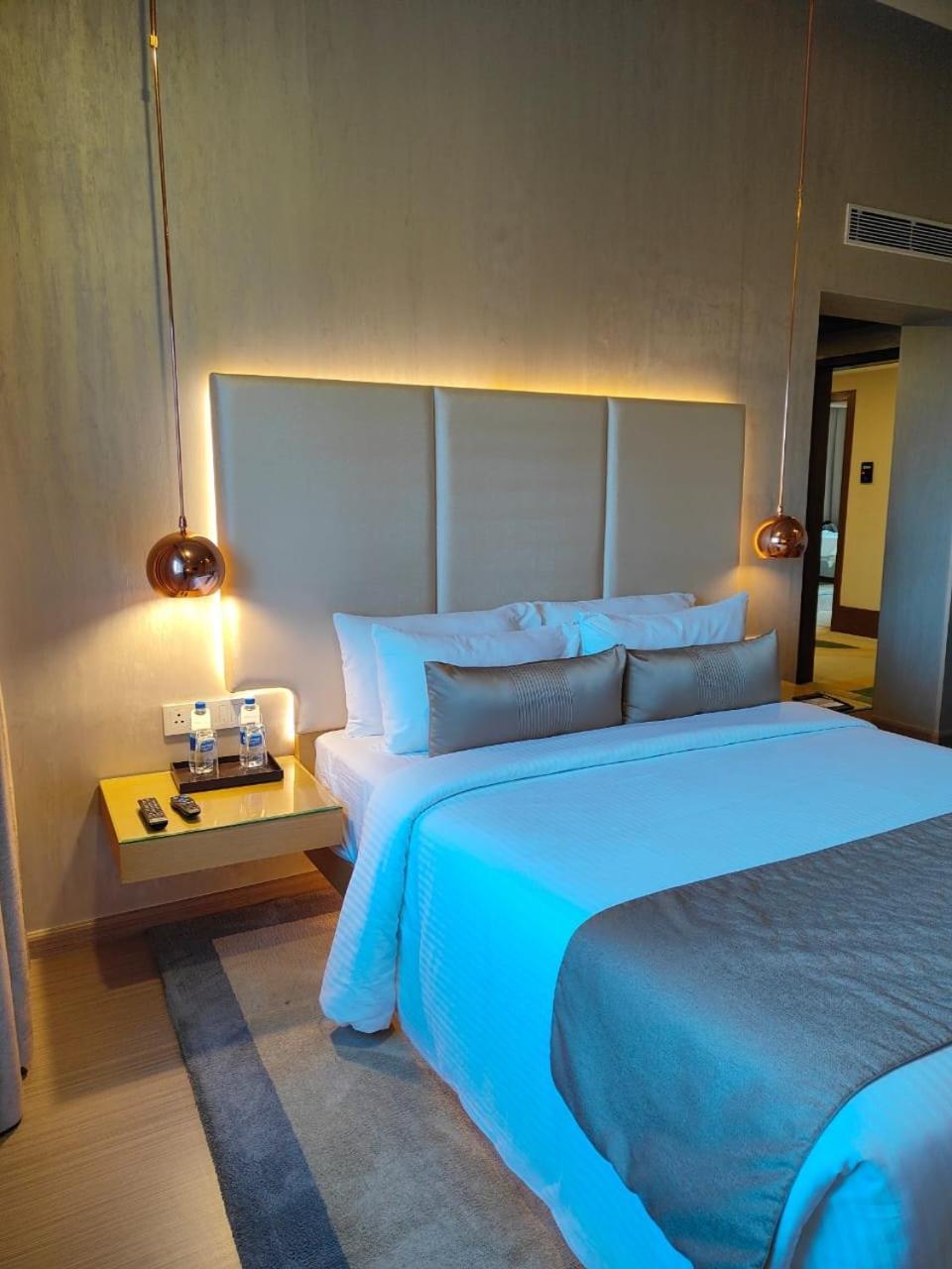 Claresta Hoteles Hosūr Exterior foto