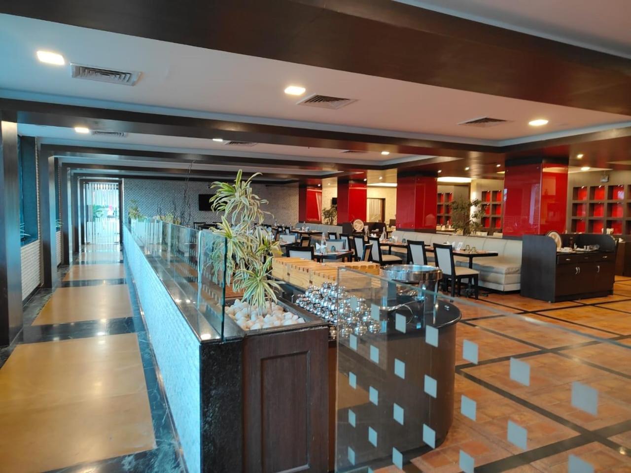 Claresta Hoteles Hosūr Exterior foto