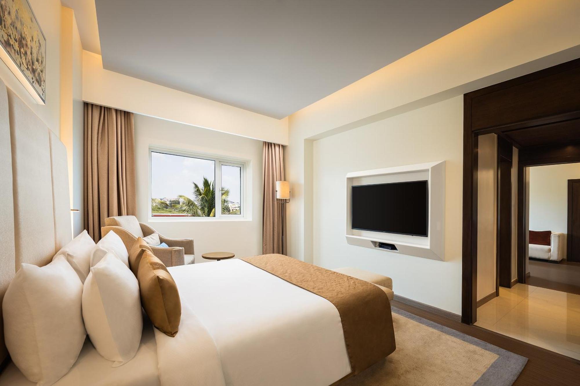 Claresta Hoteles Hosūr Exterior foto