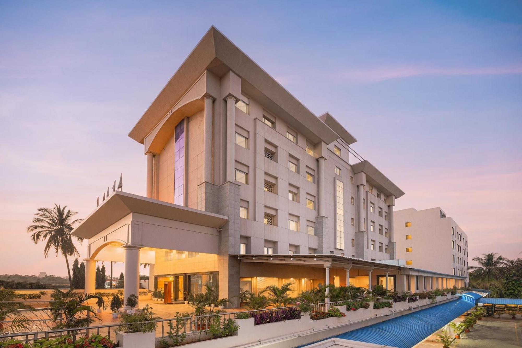 Claresta Hoteles Hosūr Exterior foto