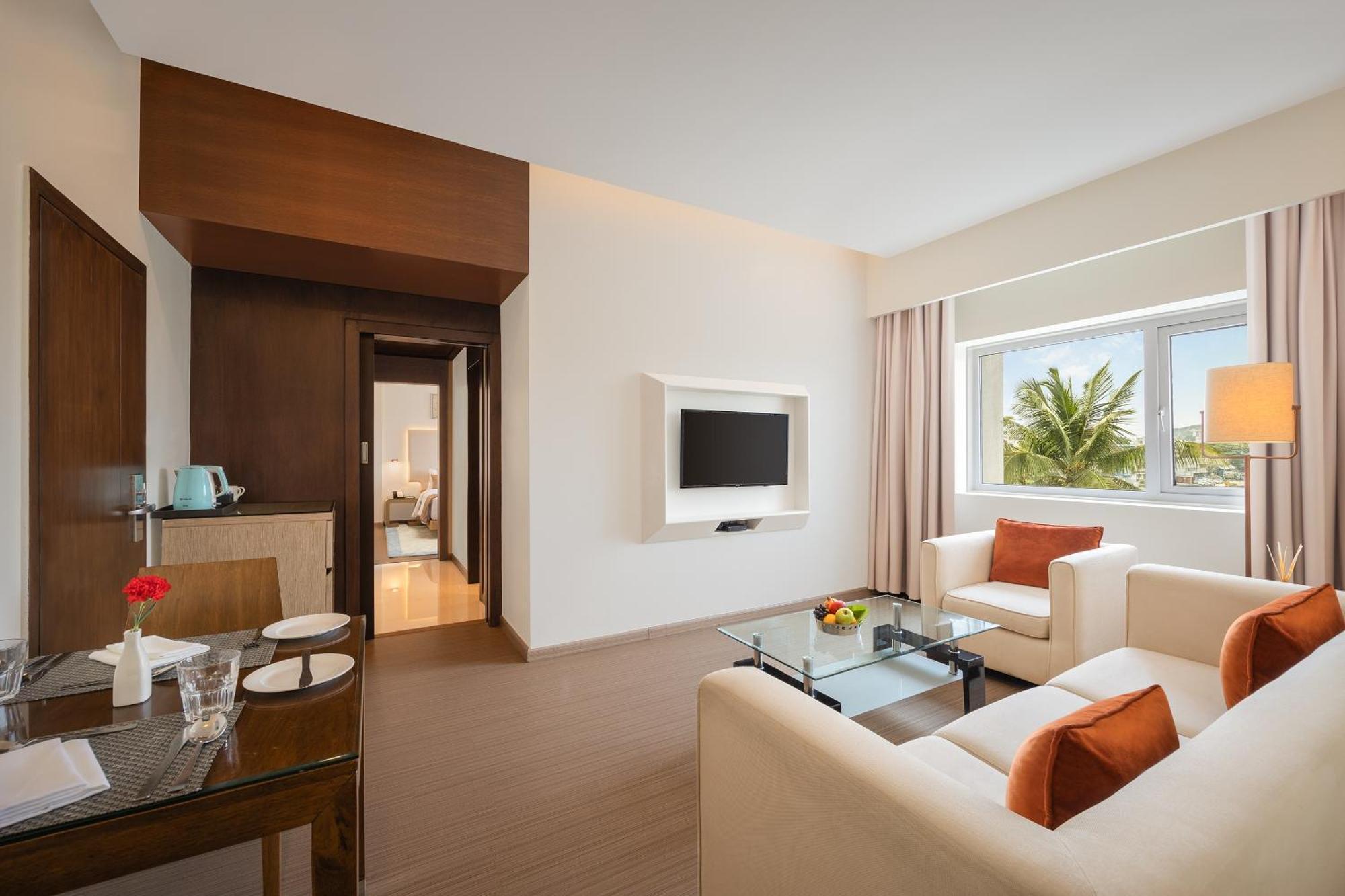 Claresta Hoteles Hosūr Exterior foto