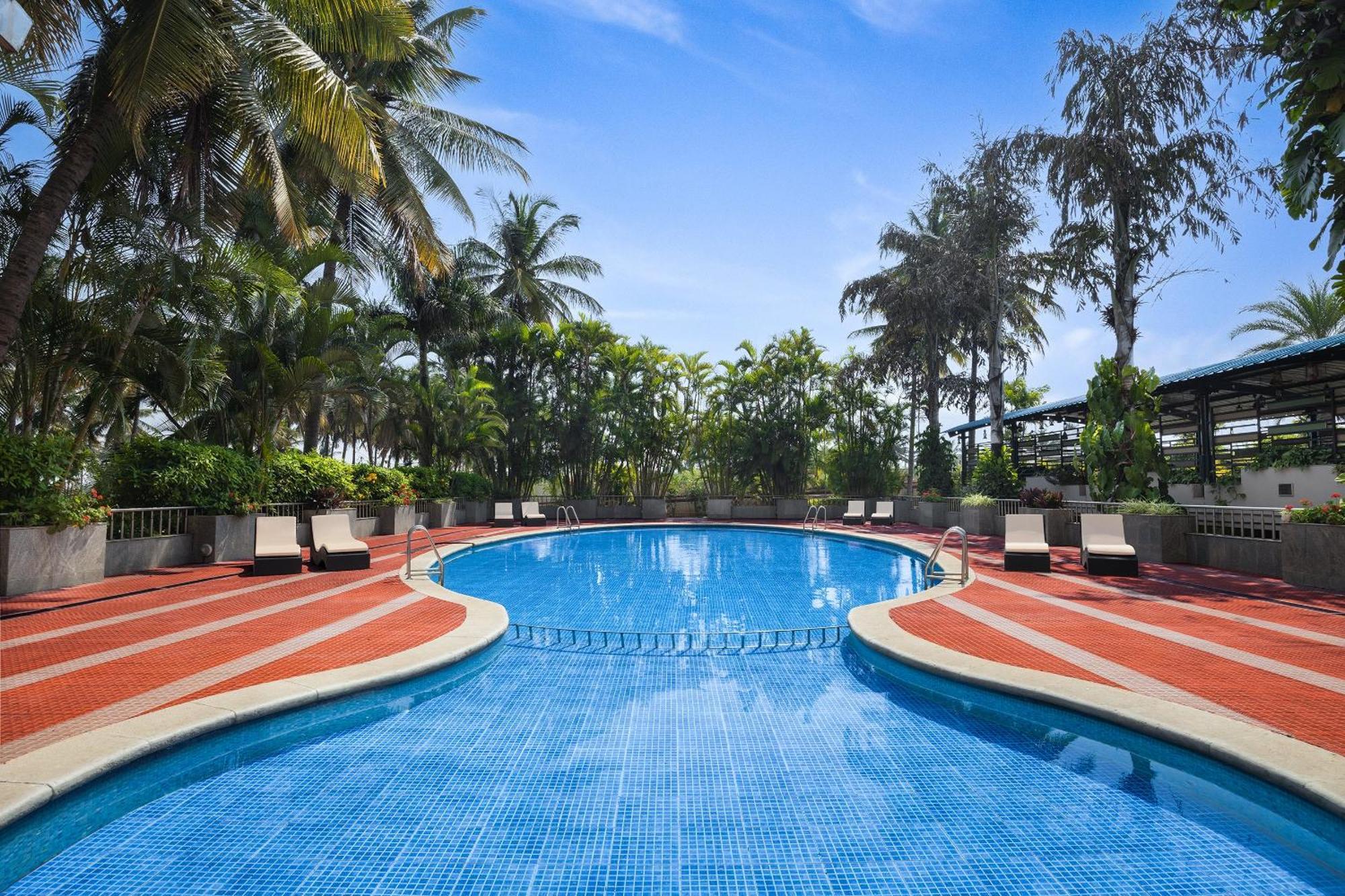 Claresta Hoteles Hosūr Exterior foto