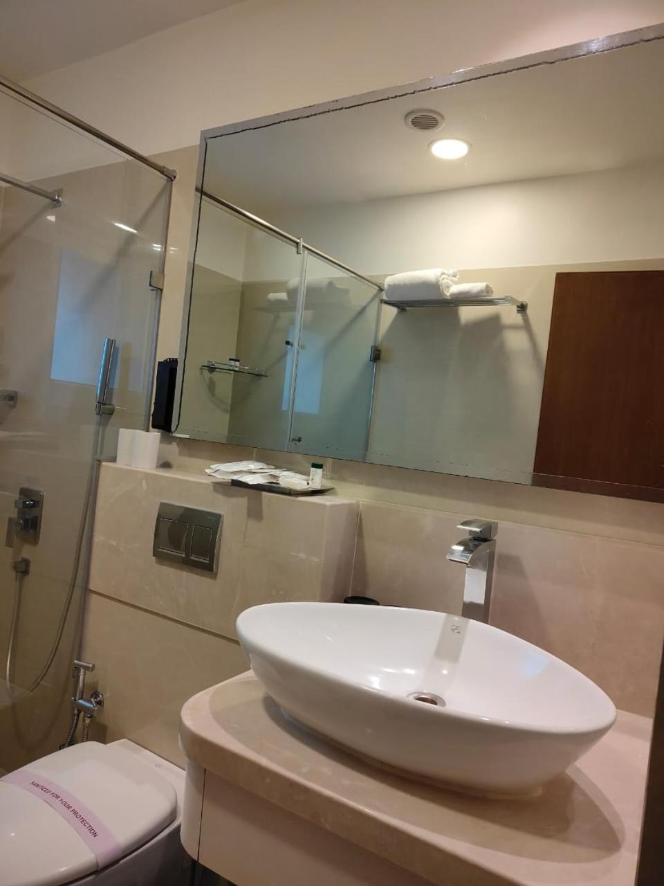 Claresta Hoteles Hosūr Exterior foto