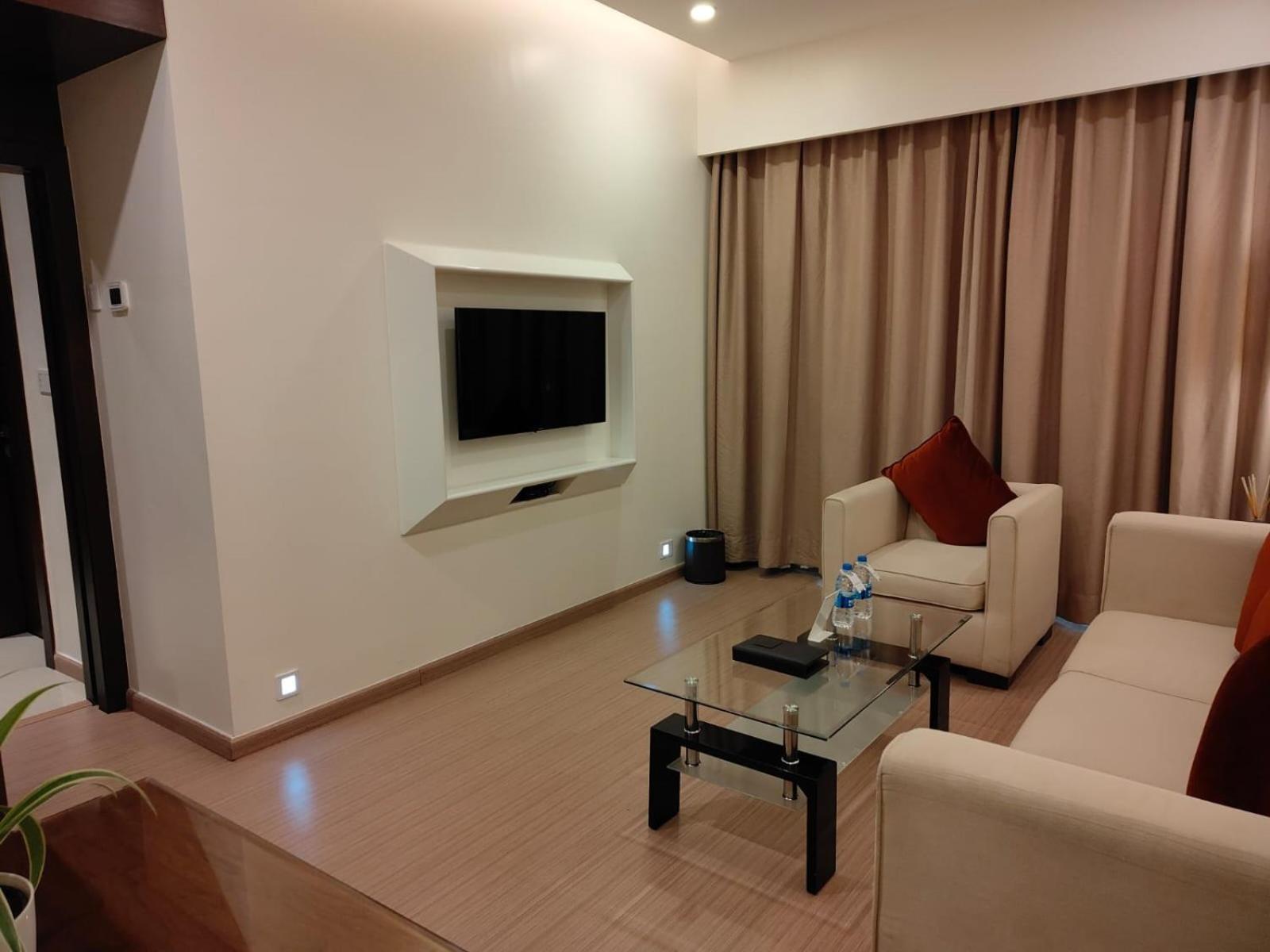Claresta Hoteles Hosūr Exterior foto