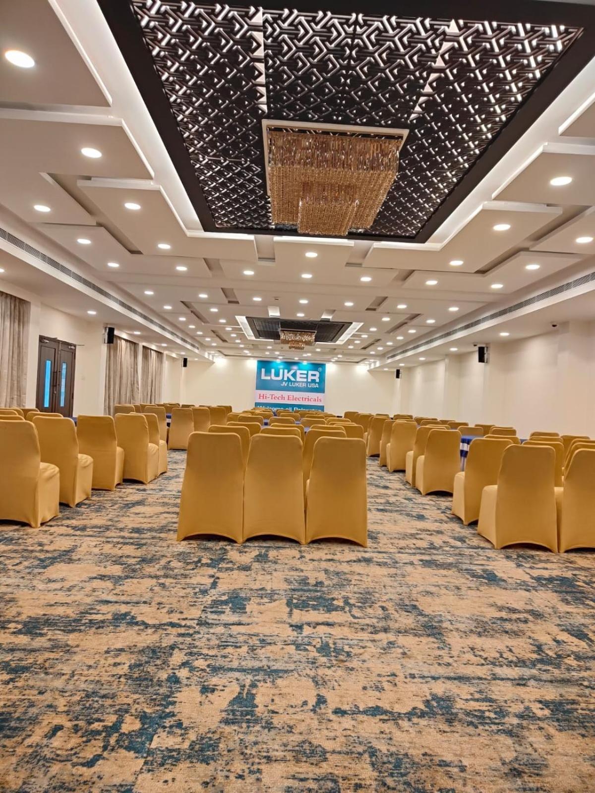 Claresta Hoteles Hosūr Exterior foto