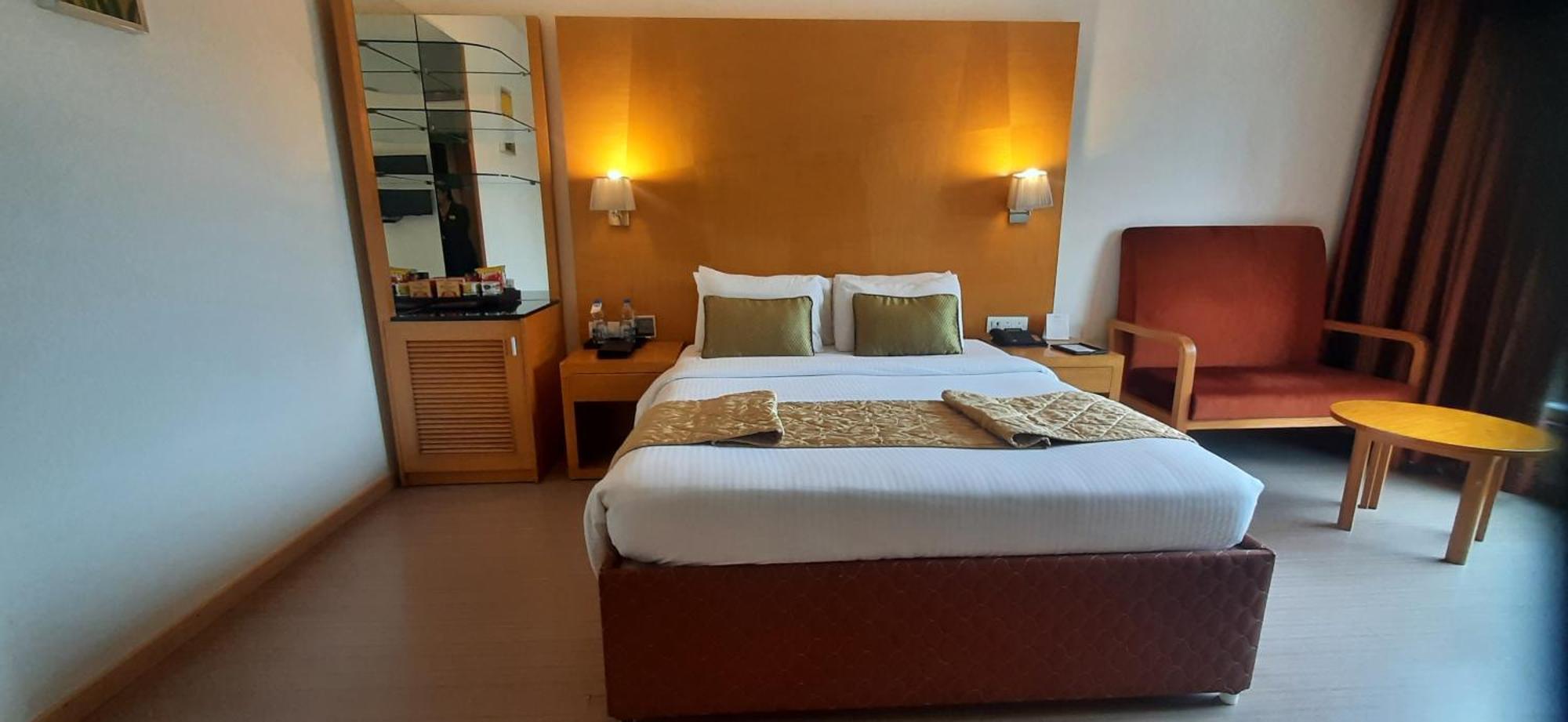 Claresta Hoteles Hosūr Exterior foto